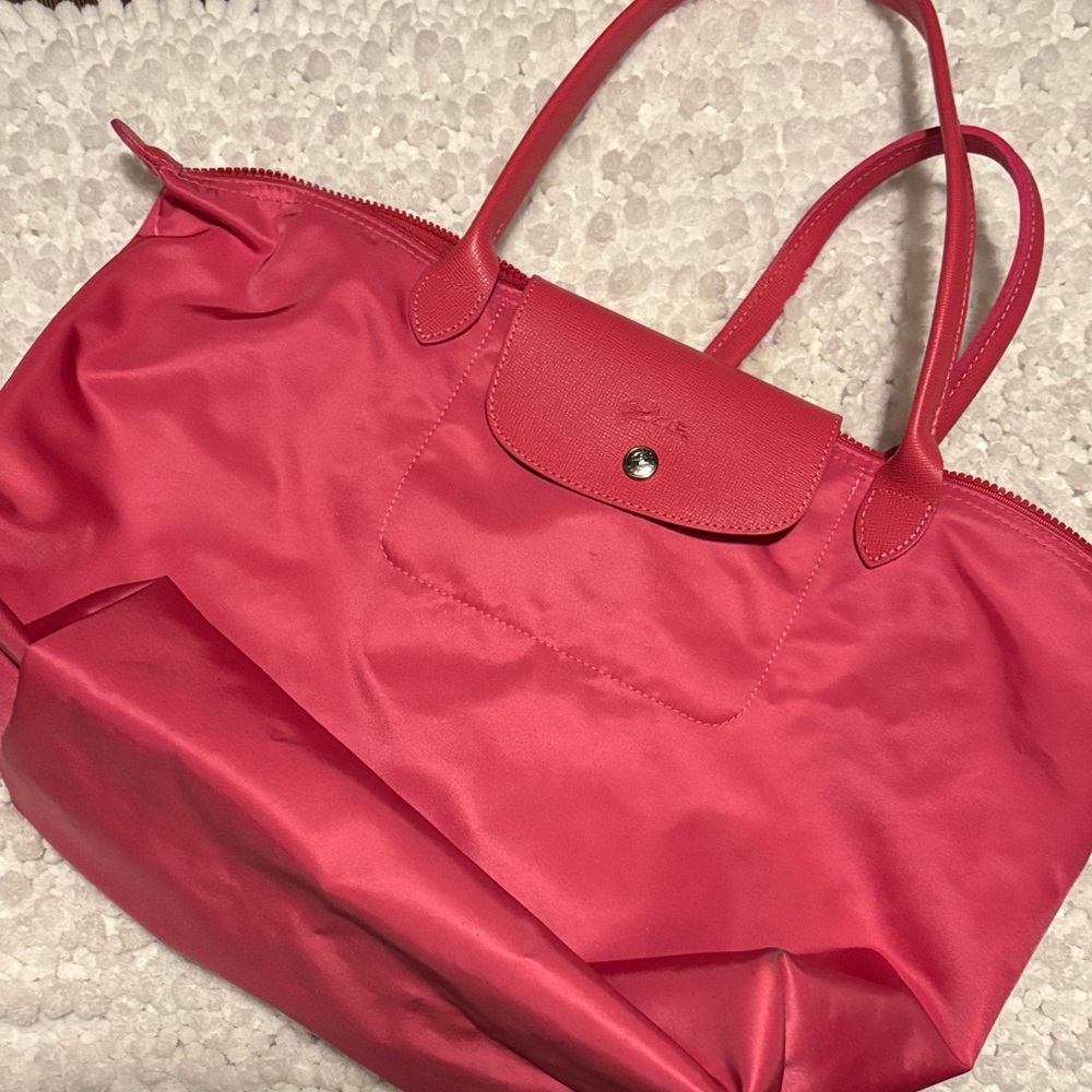 Elegant Pink Tote Bag
LONGCHAMP